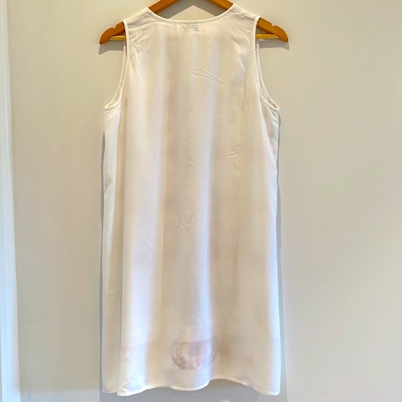 NWOT Chic Connection Women’s Lined White Embroidered Dress. Multicoloure… - Picture 6 of 6